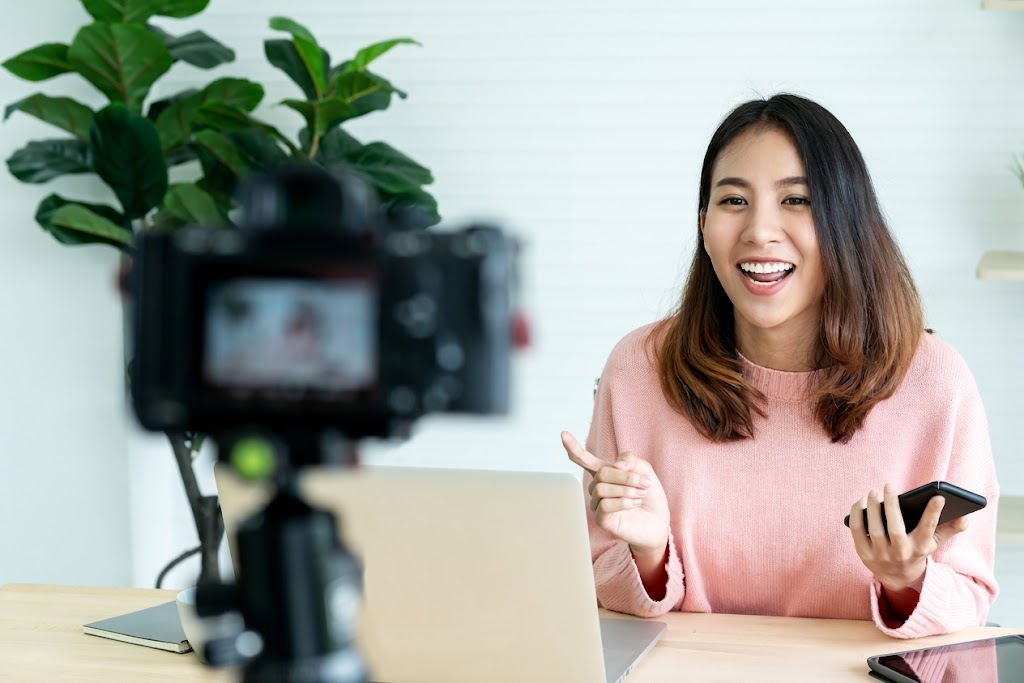 Self-employed Australian content creator running an online business